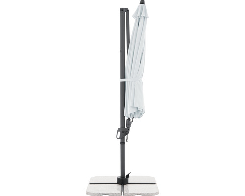 Zavřený slunečník s boční nohou s podstavcem