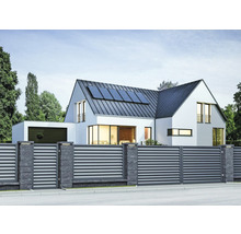 Moderní dům s plotem a posuvnou bránou