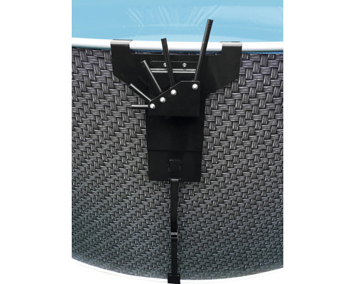 Venkovní bazén s upevněním skimmeru