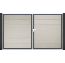 Dvoukřídlá brána z imitace dřeva s kovovým rámem