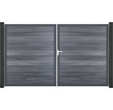 Dvoukřídlá brána s vodorovnými dřevěnými panely a klikou