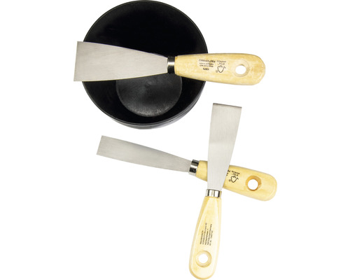 Tři špachtle a miska.