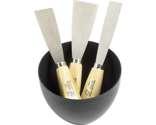 Tři špachtle s dřevěnou rukojetí v misce