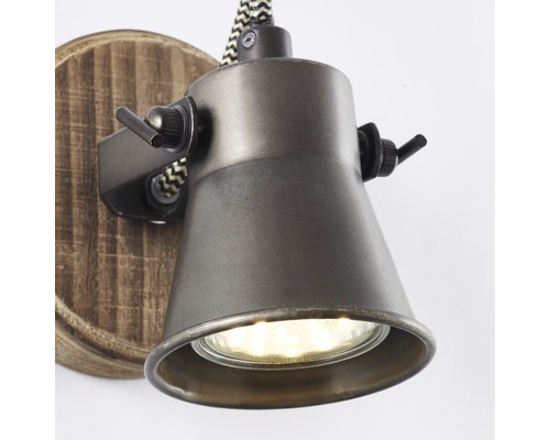 Nástěnné svítidlo s dřevěnou zadní deskou a nastavitelným kovovým bodovým světlem