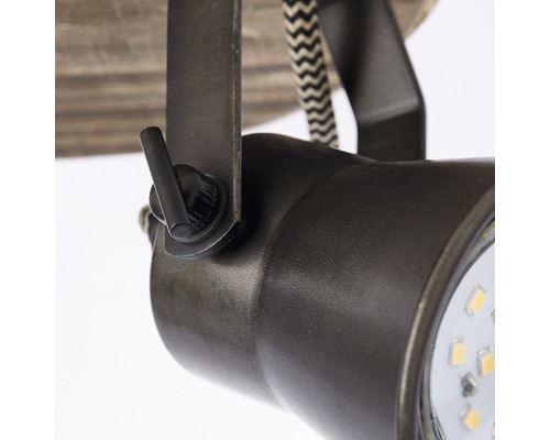 Detail nastavitelný LED spot s kovovými prvky