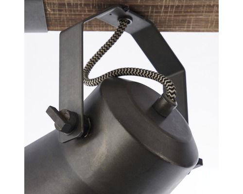 Stropní svítidlo s industriálním designem a nastavitelným bodovým světlem