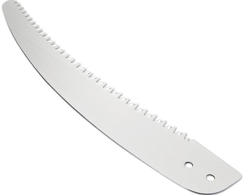 List pily na větve z oceli se zuby a dvěma otvory pro upevnění.