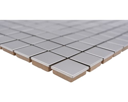 Čtvercové mozaikové dlaždice z kovu