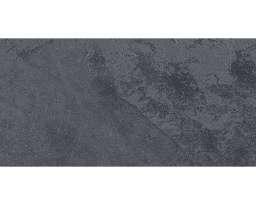 Detailní pohled na břidlicovou desku s hrubou strukturou.