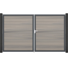 Dvoukřídlá brána z plastu s kovovým rámem a madlem