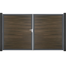 Dvojitá brána ze dřeva s kovovým rámem a rukojetí