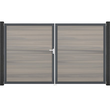 Dvojitá dřevěná brána s kovovým rámem pro venkovní použití