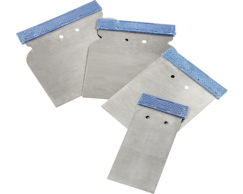 Čtyři různé kovové špachtle s rukojetí