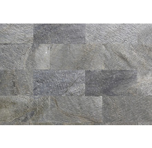 Stěna z obkladových pásků z přírodního kamene