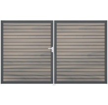 Dvoukřídlá brána z dřeva s kovovým rámem a madlem