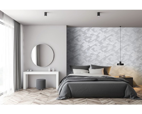 Ložnice s postelí, zrcadlem, stoličkou a osvětlením