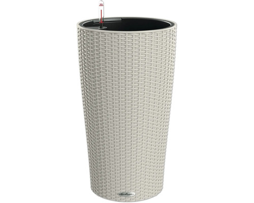 Vysoký květináč v designu ratanu s ukazatelem hladiny vody.