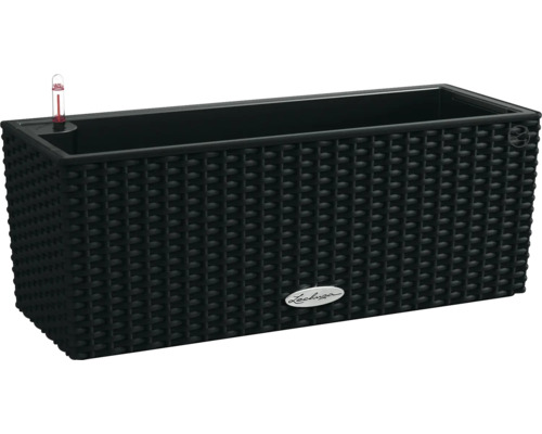 Černý květináč v designu ratanu s indikátorem hladiny vody.