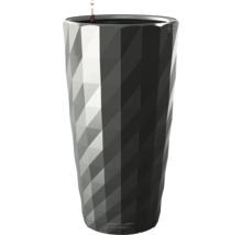 Vysoký květináč se zavlažovacím systémem a geometrickým vzorem