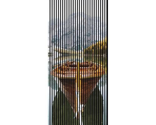 Designový akustický panel DIGI01C 19x1133x2400 mm Pohled na loď na vodě s horskou scenérií v pozadí, přerušený svislými čarami
