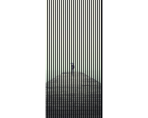 Designový akustický panel DIGI03K 19x1133x2400 mm Grafika zobrazuje muže s deštníkem na molu, zakrytého svislými pruhy.