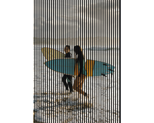 Designový akustický panel DIGI03N 19x1693x2400 mm Dvě surfařky se surfovým prknem na pláži