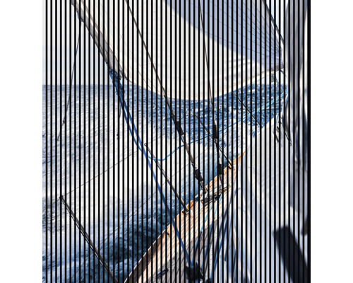 Designový akustický panel DIGI03O 19x2253x2400 mm Pohled na plachetnici skrze svislé pruhy