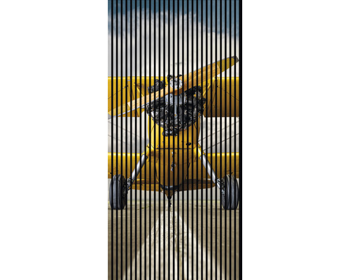 Designový akustický panel DIGI02I 19x1133x2400 mm Žluté letadlo s vrtulí a koly před oblohou, za svislými pruhy.