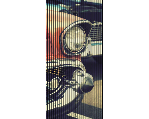 Designový akustický panel DIGI02M 19x1133x2400 mm Detailní pohled na světlomet veterána za svislými pruhy