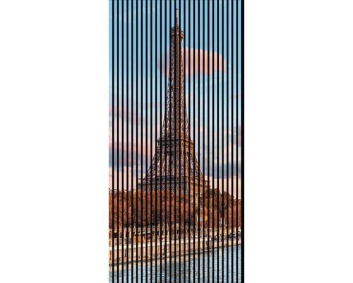 Designový akustický panel DIGI02S 19x1133x2400 mm Dekorativní okenní obraz s výhledem na Eiffelovu věž za černými svislými pruhy.