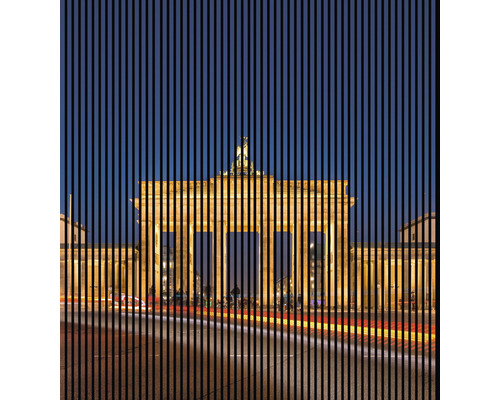 Designový akustický panel DIGI03A 19x2253x2400 mm Braniborská brána v Berlíně za svislými pruhy