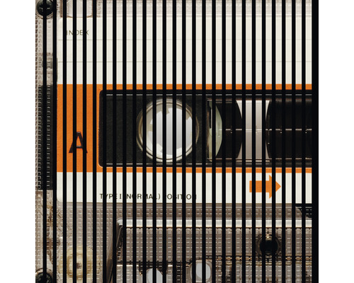 Designový akustický panel DIGI03V 19x1133x1195 mm Hudební kazeta s oranžovým značením a černými pruhy