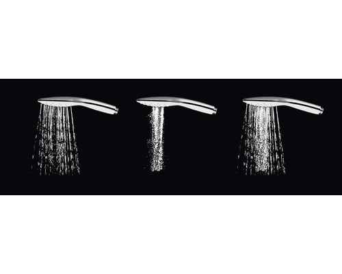 Tři ruční sprchy s proudem vody