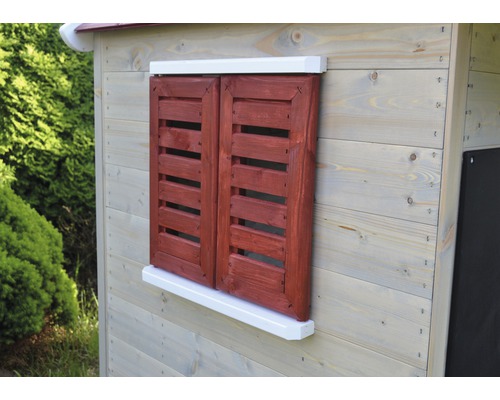 Dřevěný domeček na hraní s okenicemi