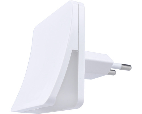 Detail bílé průchozí zásuvky