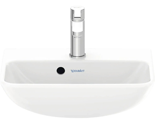 Bílé umyvadlo na desku s vodovodní baterií