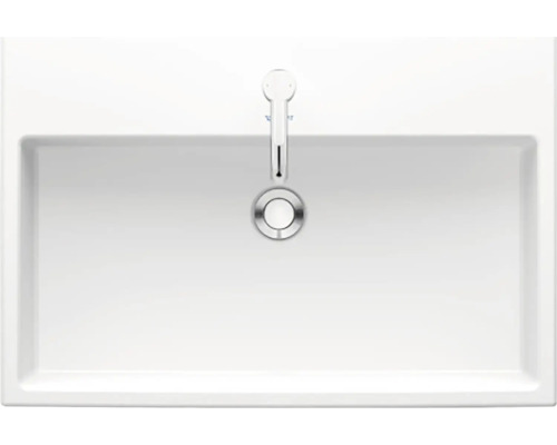 Bílé keramické umyvadlo s vodovodní baterií shora