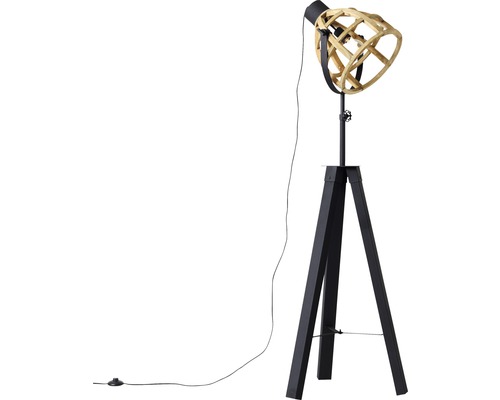 Stojací lampa s dřevěným stínidlem a černým stativem