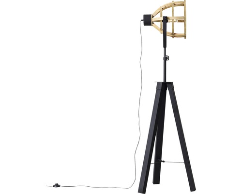 Stojací lampa s dřevěným stínidlem a černým stativem