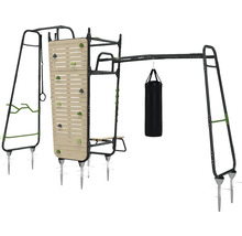 Venkovní cvičební zařízení s lezeckou stěnou, hrazdou, boxovacím pytlem a žebřinami