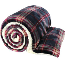 Srolovaná hebká deka s kostkovaným vzorem a plyšem Teddy