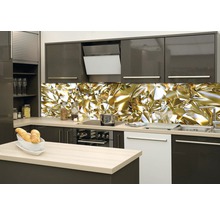 Moderní kuchyně s kuchyňskou zástěnou s diamantovým designem
