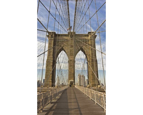 Brooklynský most s kabely a kamennými pilíři