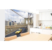 Světlá kuchyň s fototapetou Brooklynského mostu