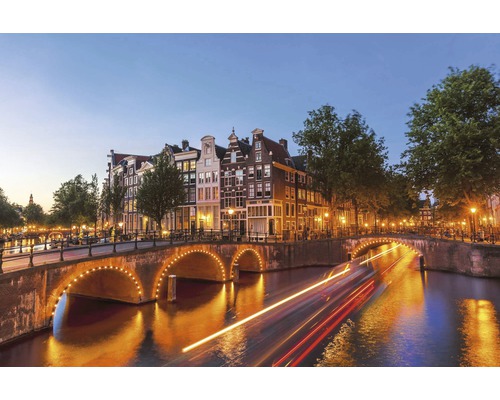 Panoráma Amsterdamu s kanálem, mosty a domy