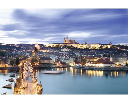 Pohled na Karlův most a Pražský hrad v noci