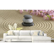 Obývací pokoj s fototapetou zenové zahrady s kamennou věží a pohovkou