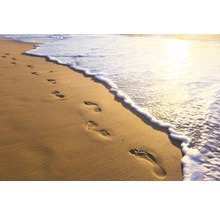 Stopy v písku na pláži