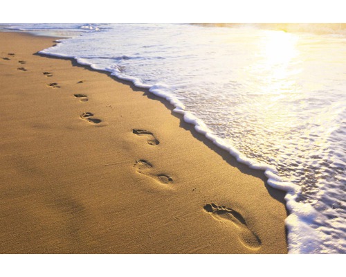 Stopy v písku na pláži