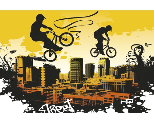 Ilustrace cyklistů provádějících kaskadérské kousky na pozadí města